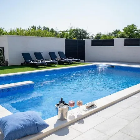 Sabun - Modern House With Heated Pool Privlaka (Zadar)