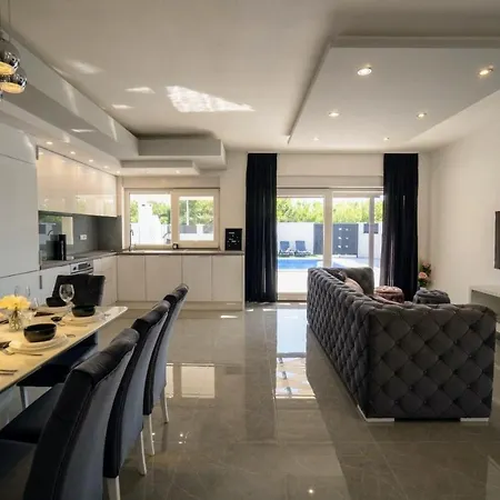 Sabun - Modern House With Heated Pool Privlaka (Zadar)