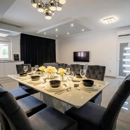 Sabun - Modern House With Heated Pool