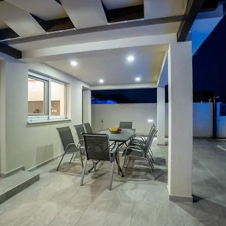 Sabun - Modern House With Heated Pool * Privlaka (Zadar)