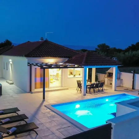 Sabun - Modern House With Heated Pool * Privlaka (Zadar)