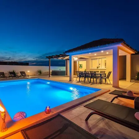 Sabun - Modern House With Heated Pool *