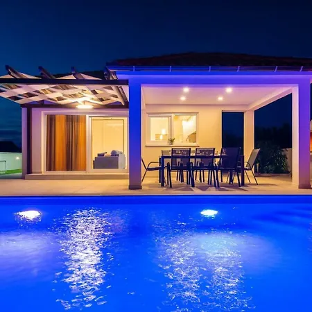 Sabun - Modern House With Heated Pool Privlaka (Zadar)