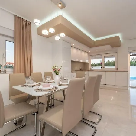 Sabun - Modern House With Heated Pool Privlaka (Zadar)