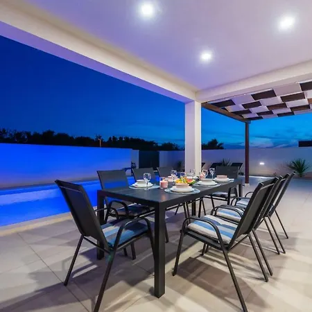 Villa Sabun - Modern House With Heated Pool *