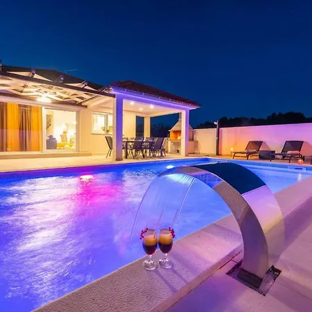 Willa Sabun - Modern House With Heated Pool Privlaka (Zadar)