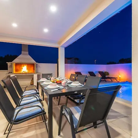 Sabun - Modern House With Heated Pool * Privlaka (Zadar)