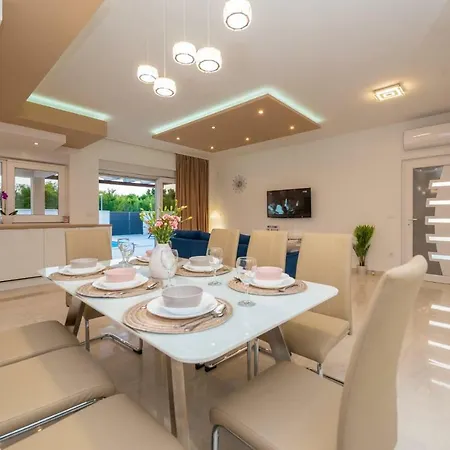 Sabun - Modern House With Heated Pool Privlaka (Zadar)