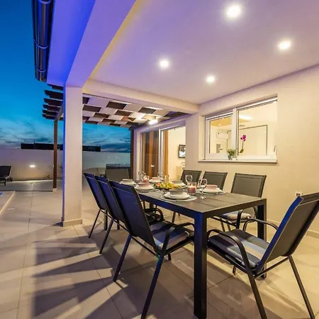 Villa Sabun - Modern House With Heated Pool