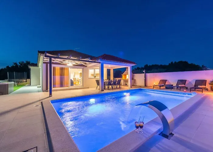 Villa Sabun - Modern House With Heated Pool