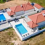 Sabun - Modern House With Heated Pool