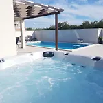 Villa Sabun - Modern House With Heated Pool