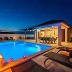 Sabun - Modern House With Heated Pool *