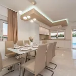 Sabun - Modern House With Heated Pool Privlaka (Zadar)