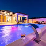 Villa Sabun - Modern House With Heated Pool Privlaka (Zadar)
