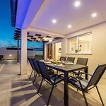 Villa Sabun - Modern House With Heated Pool