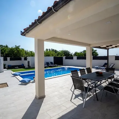 Sabun - Modern House With Heated Pool