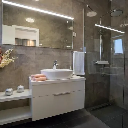 Vila Sabun - Modern House With Heated Pool *