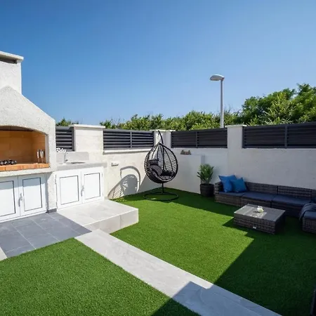 Sabun - Modern House With Heated Pool