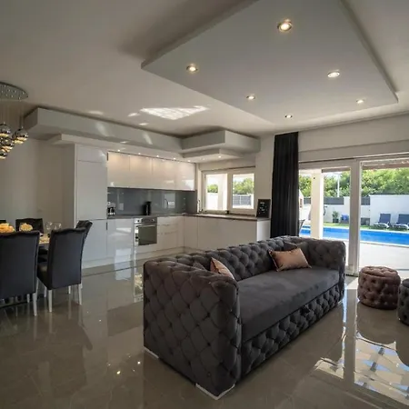 Sabun - Modern House With Heated Pool Vila *