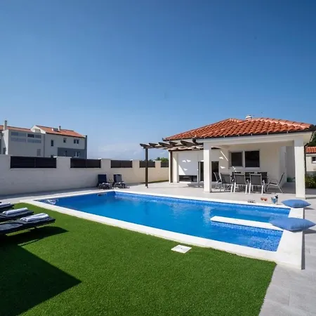 Sabun - Modern House With Heated Pool Vila *