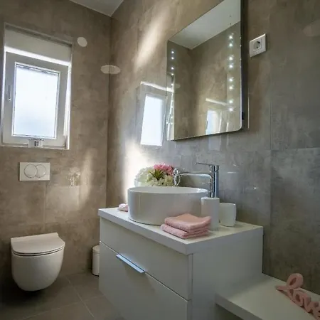 Sabun - Modern House With Heated Pool