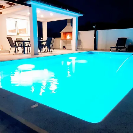 Sabun - Modern House With Heated Pool Vila Privlaka (Zadar)