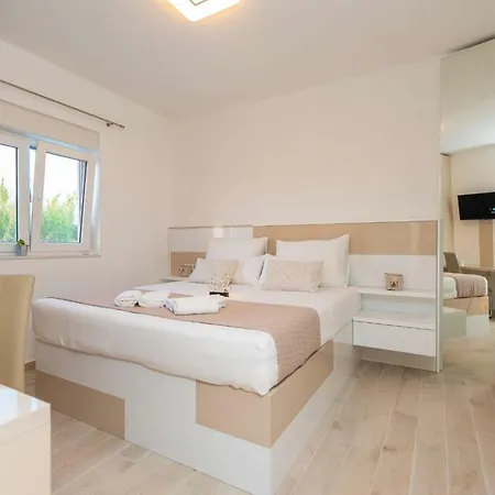 Sabun - Modern House With Heated Pool *