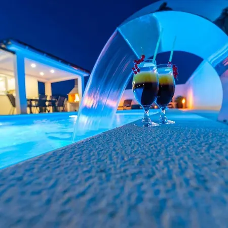 Vila Sabun - Modern House With Heated Pool *