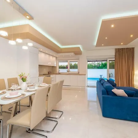 Vila Sabun - Modern House With Heated Pool *