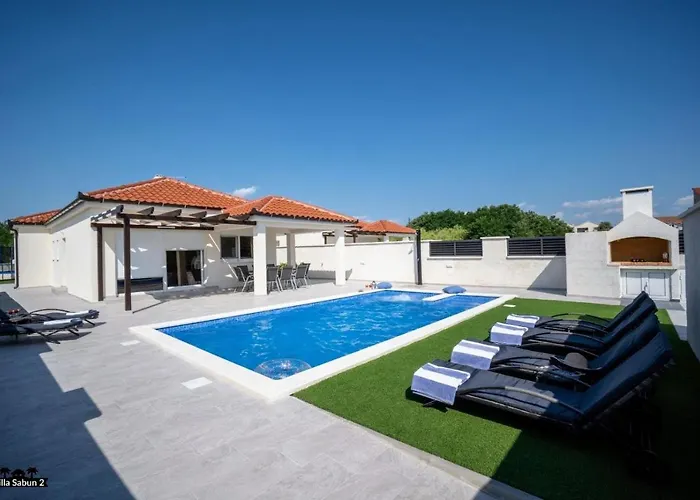 Villa Sabun - Modern House With Heated Pool