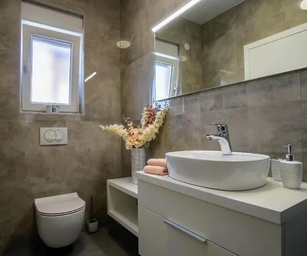 Sabun - Modern House With Heated Pool بريفلاكا
