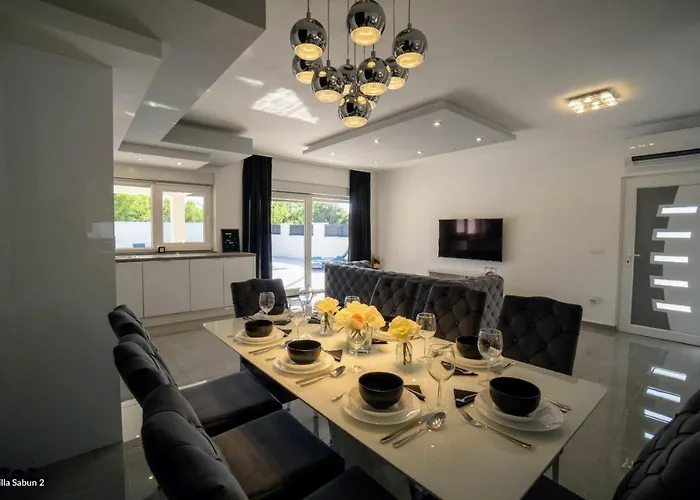 Sabun - Modern House With Heated Pool