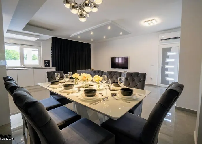 Sabun - Modern House With Heated Pool