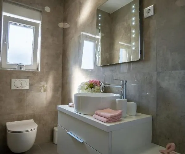 Sabun - Modern House With Heated Pool