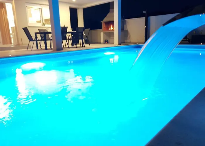 Sabun - Modern House With Heated Pool 빌라