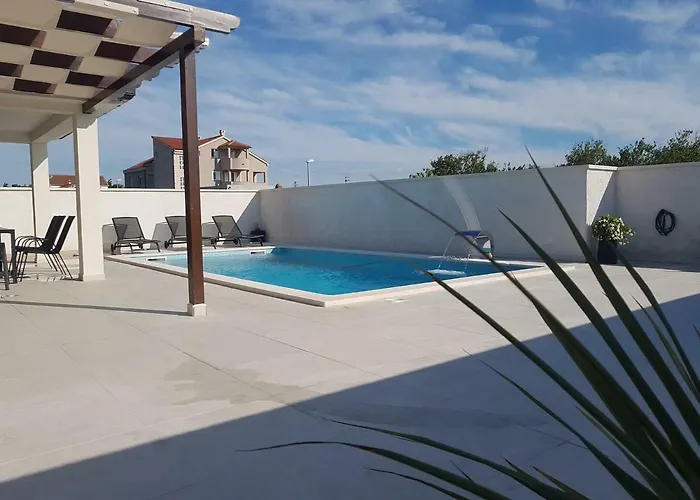 Sabun - Modern House With Heated Pool 빌라