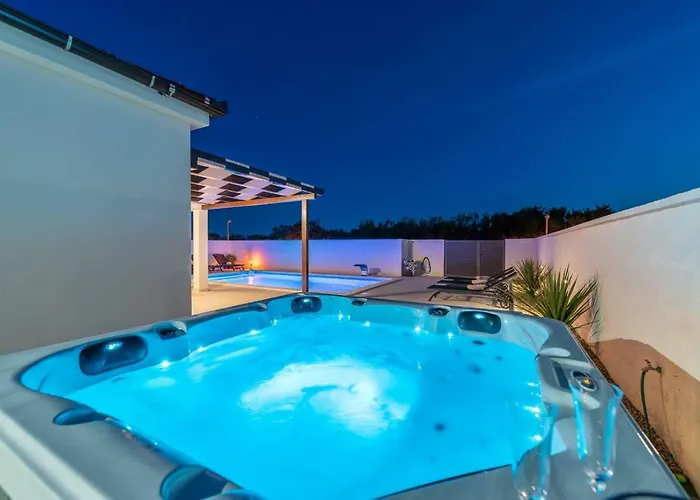 Sabun - Modern House With Heated Pool