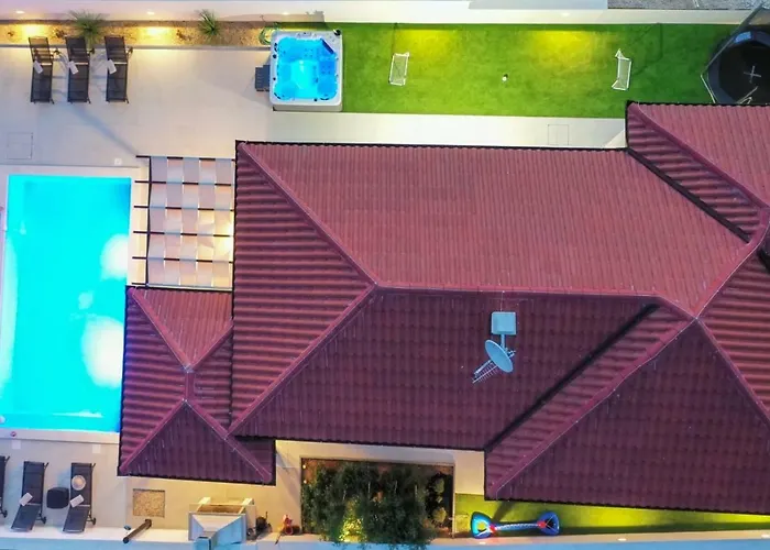 Sabun - Modern House With Heated Pool فيلة