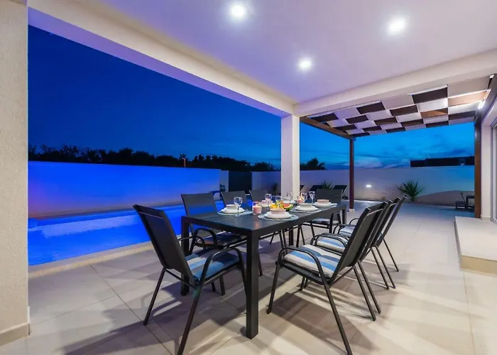 빌라 Sabun - Modern House With Heated Pool *