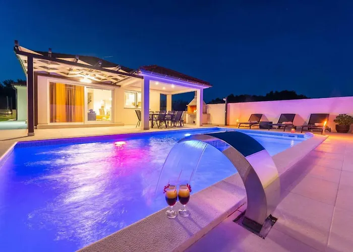 빌라 Sabun - Modern House With Heated Pool 프리블라카