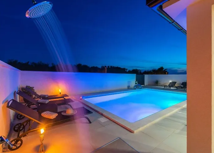 Sabun - Modern House With Heated Pool 빌라 *