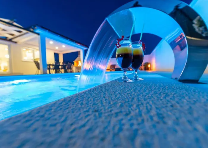 빌라 Sabun - Modern House With Heated Pool *