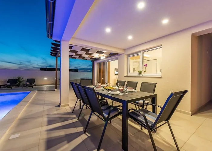빌라 Sabun - Modern House With Heated Pool
